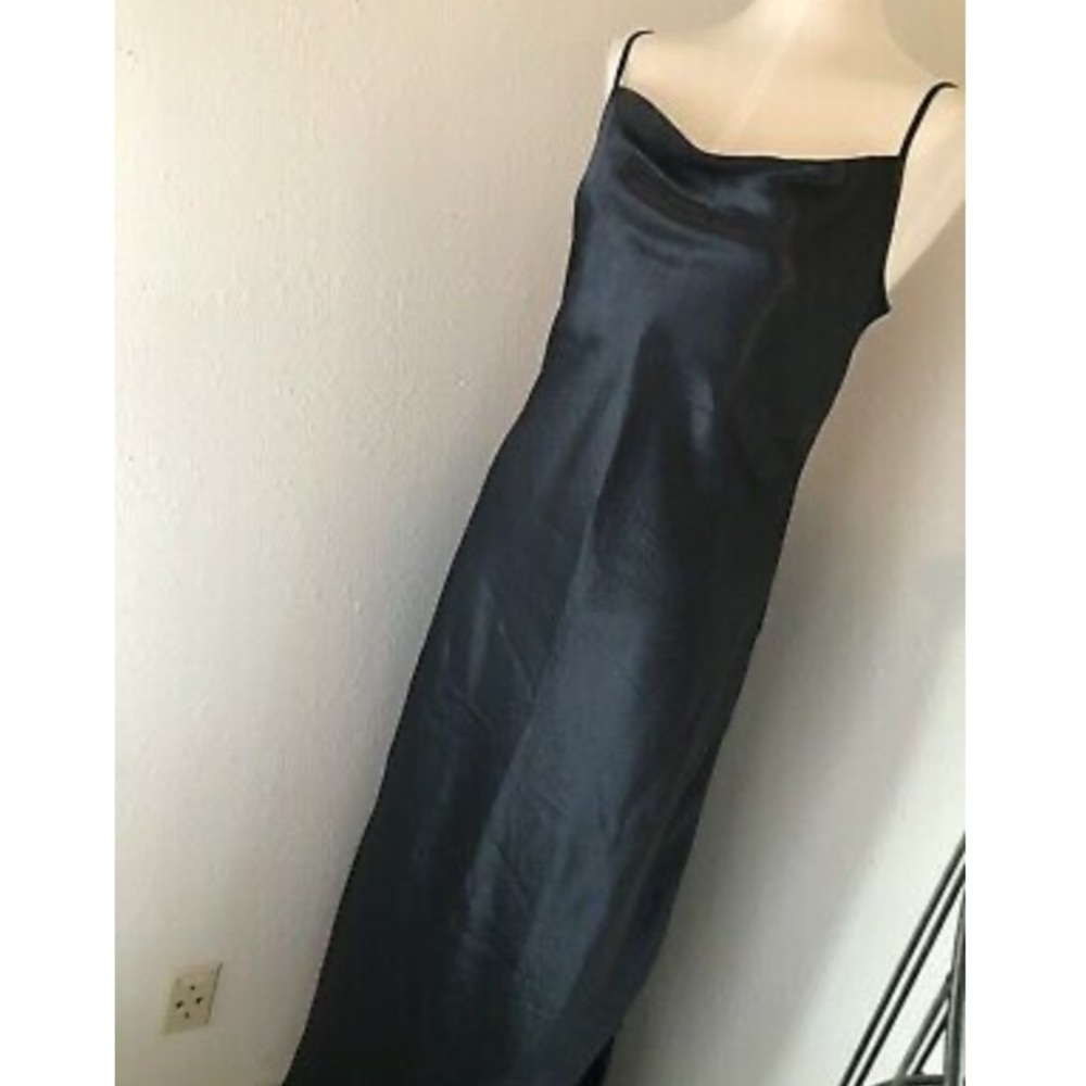 Banana Republic women’s grey silky evening gown!🖤